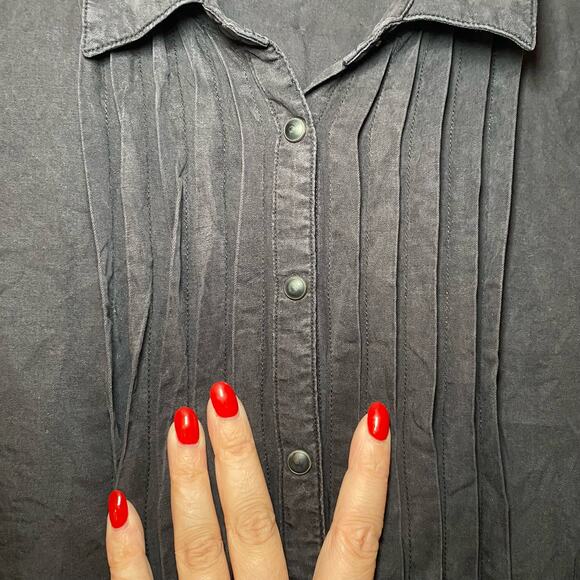 Sundance Women's size Small Alyona Black Long Sleeve Snap Up Pleated Blouse Top - Picture 3 of 8